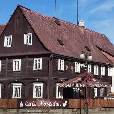 Cafe Nostalgie Dvouluzkovy Romanticky Pokoj คราสนา ลิปา ภายนอก รูปภาพ