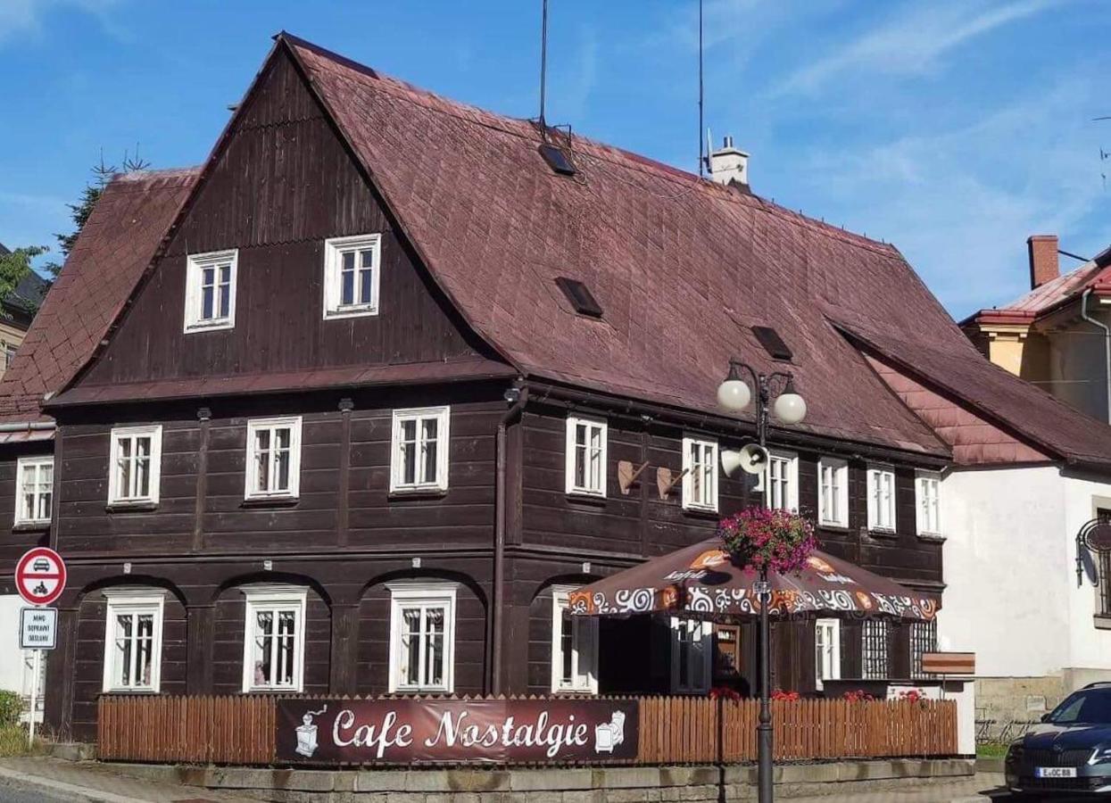 Cafe Nostalgie Dvouluzkovy Romanticky Pokoj คราสนา ลิปา ภายนอก รูปภาพ